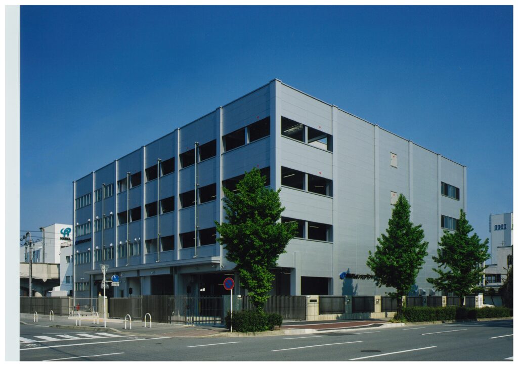 ㈱かんでんエンジニアリング京都支店　事務所棟、駐車場・倉庫棟