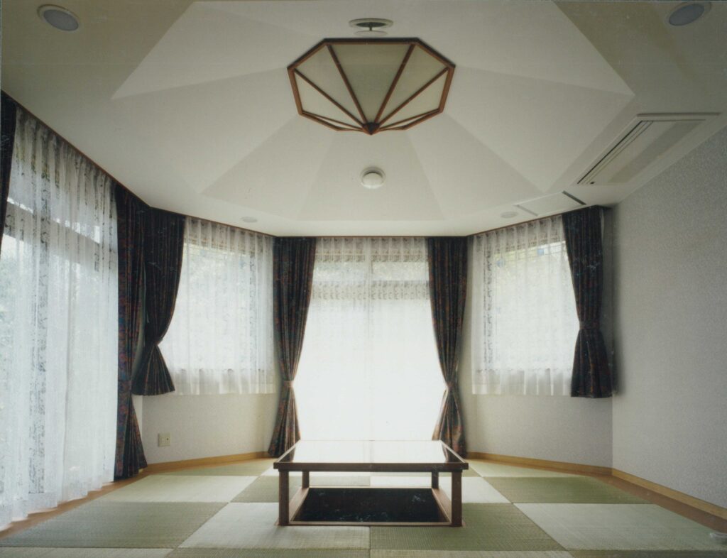 T邸