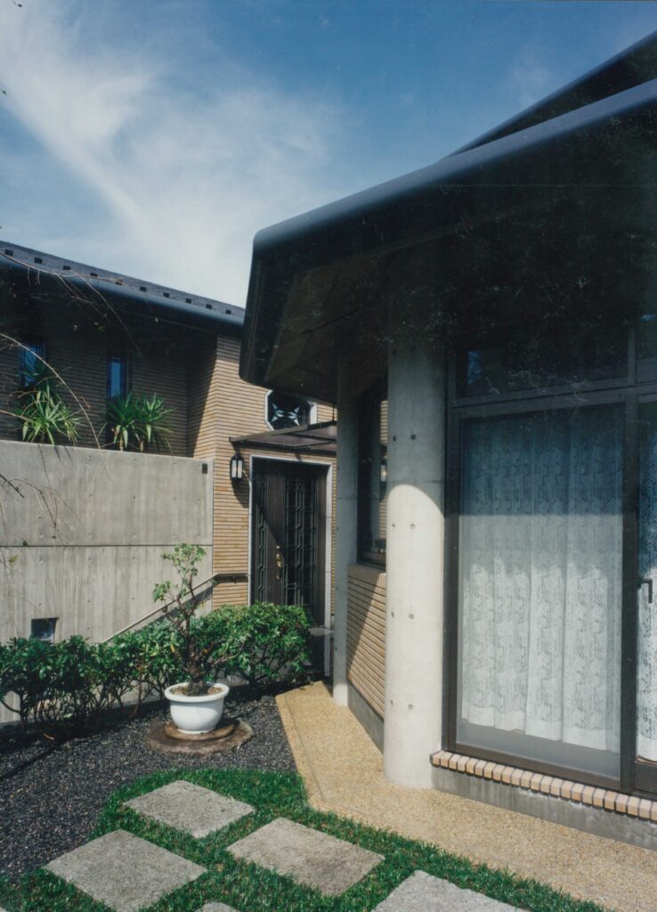 T邸